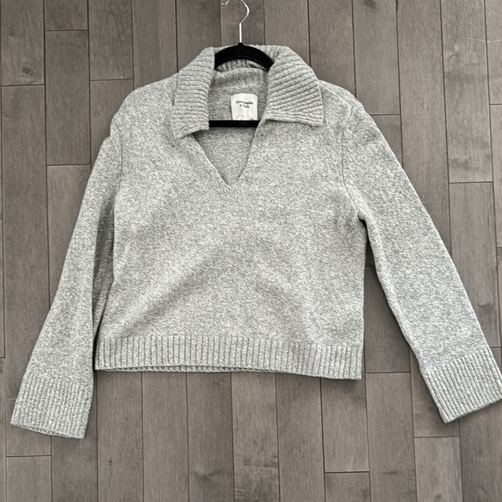 Abercrombie & Fitch Blue and Gray V-Neck Sweater